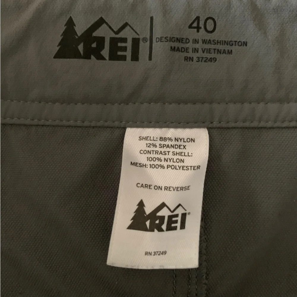 REI Mens Nylon Belted Gray Hiking Outdoor Shorts Sz 40